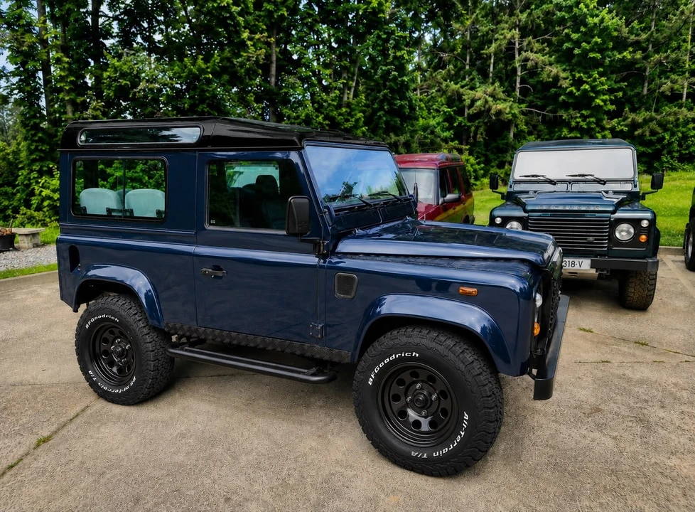 2000 Land Rover Defender 90 - Image 2 of 31