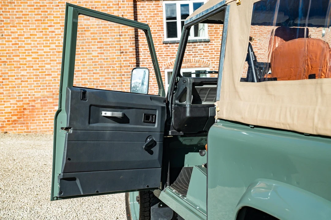 2000 Land Rover Defender - Image 23 of 31