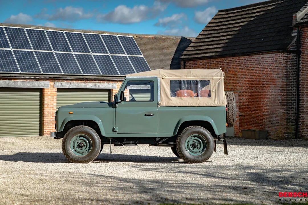 2000 Land Rover Defender - Image 9 of 21