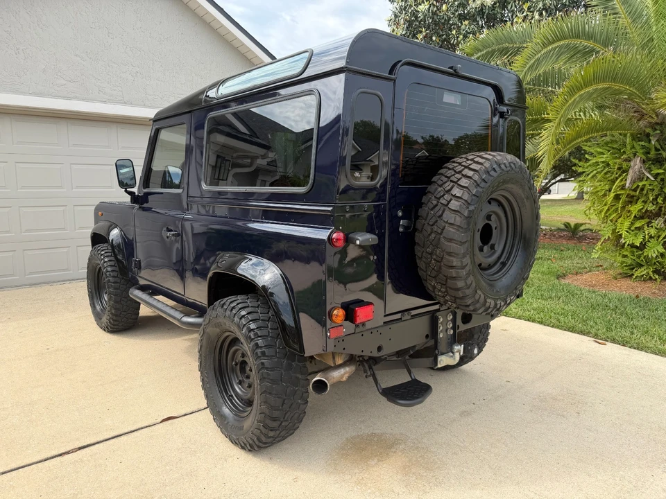 2000 Land Rover Defender - Image 9 of 23