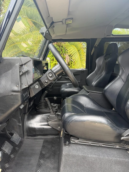 2000 Land Rover Defender - Image 11 of 23