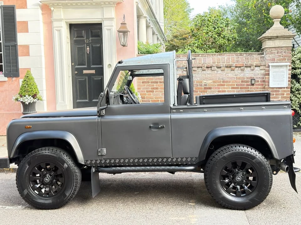 2000 Land Rover Defender - Image 9 of 14