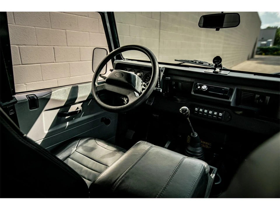 2000 Land Rover Defender - Image 8 of 31