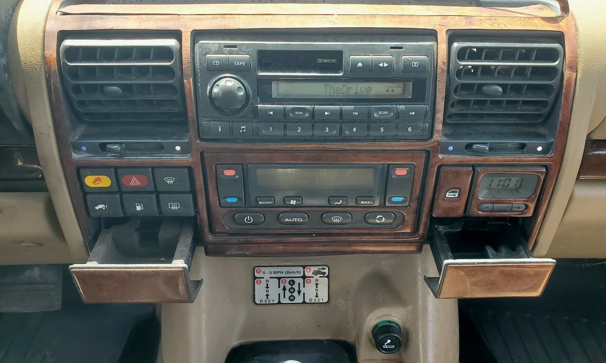 2000 Land Rover Discovery 2nd Gen - Image 16 of 21
