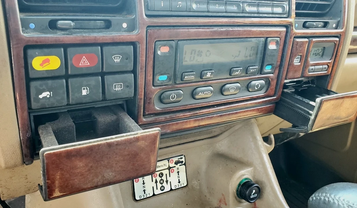2000 Land Rover Discovery 2nd Gen - Image 17 of 21