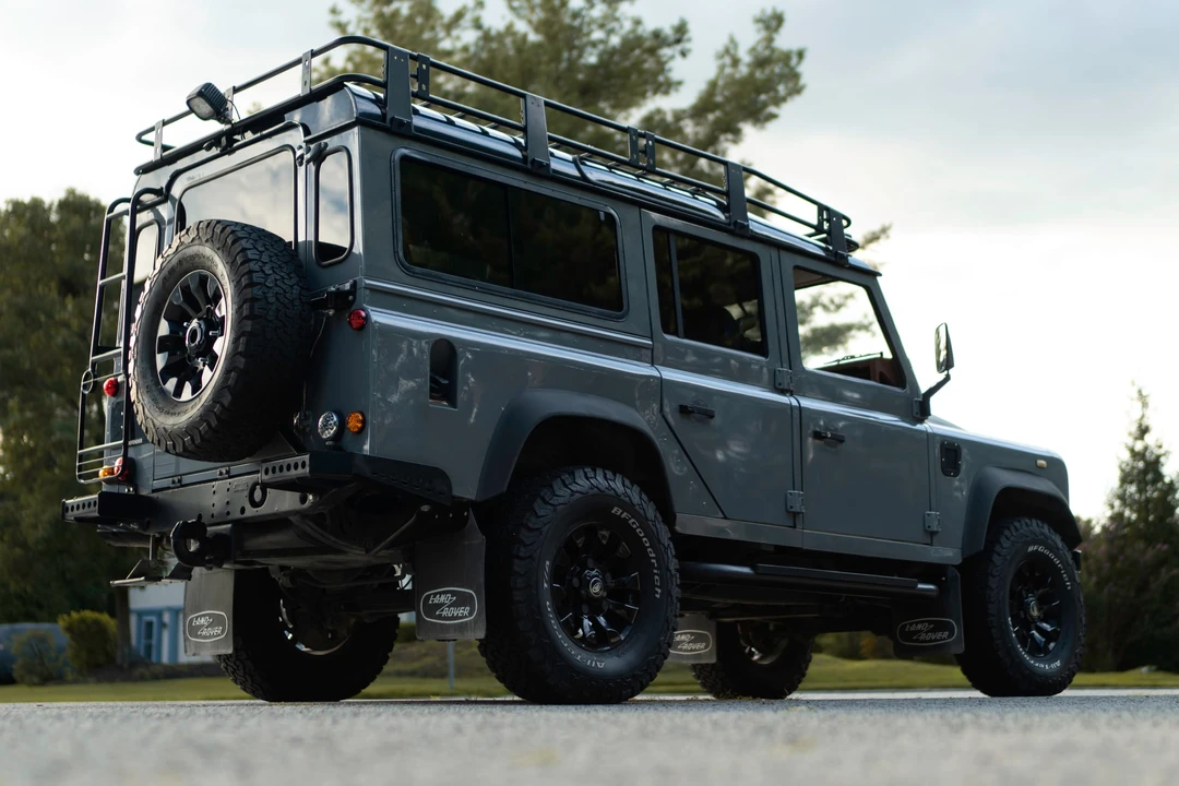 2000 Land Rover Defender 110 - Image 24 of 31