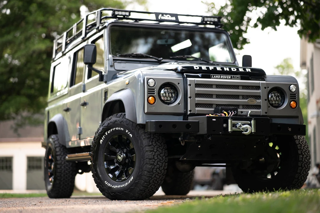 2000 Land Rover Defender 110 - Image 5 of 31