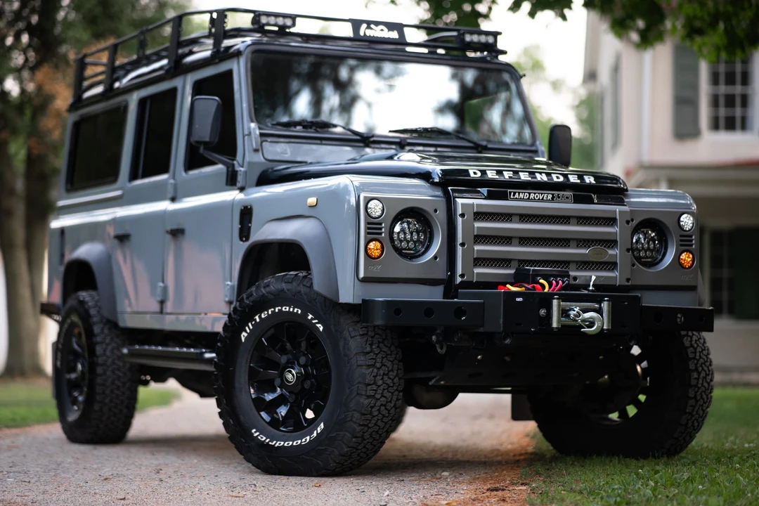 2000 Land Rover Defender 110 - Image 7 of 31