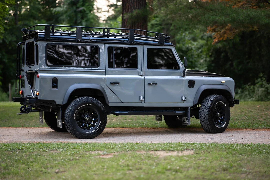 2000 Land Rover Defender 110 - Image 23 of 31