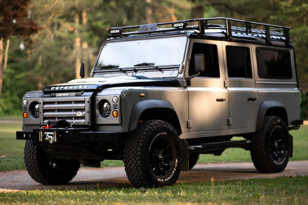 2000 Land Rover Defender 110 - Image 3 of 31