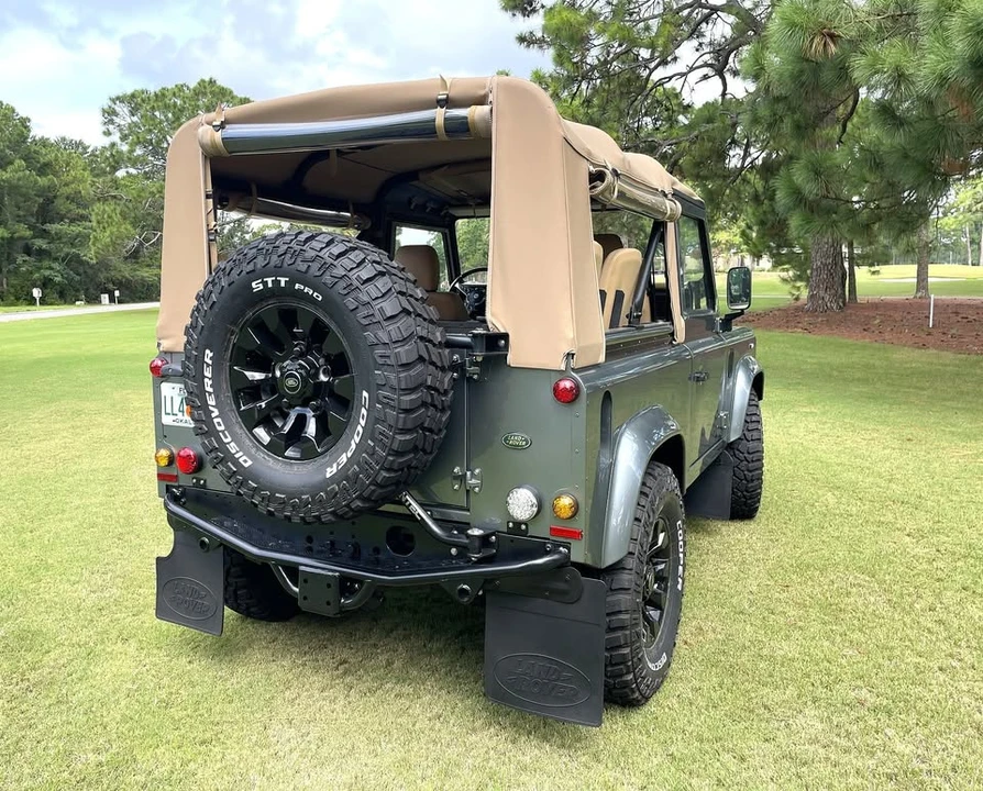 2000 Land Rover Defender - Image 11 of 20