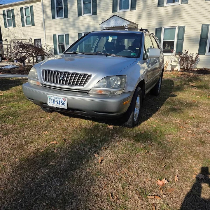 2000 Lexus LX 2nd Gen - Image 3 of 3