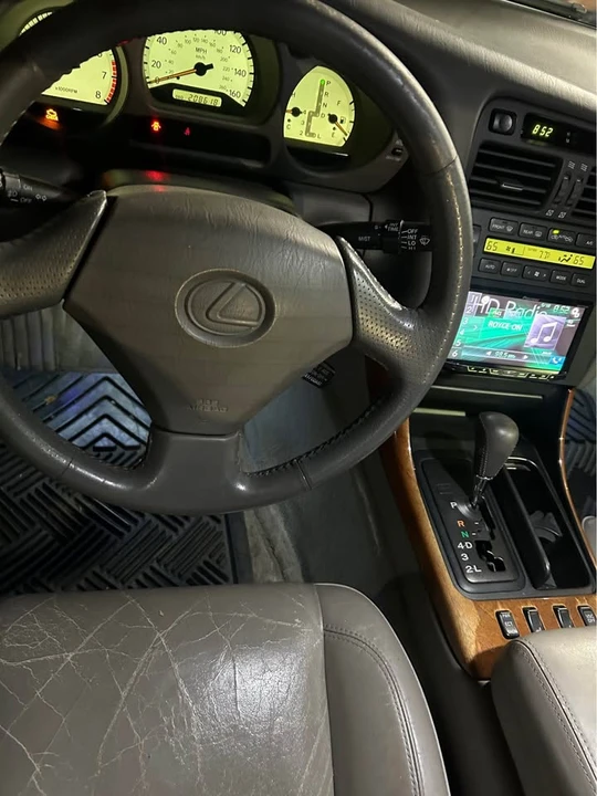 2000 Lexus GS 2nd Gen - Image 5 of 8