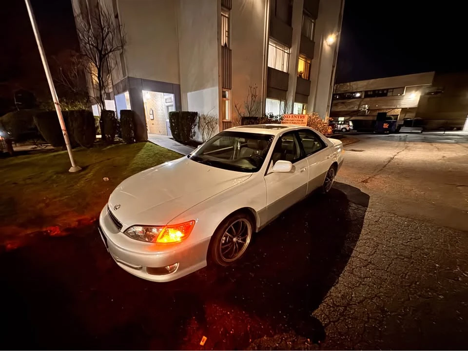 2000 Lexus ES 3rd Gen - Image 8 of 12