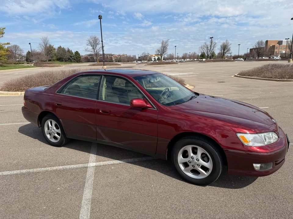 2000 Lexus ES 3rd Gen - Image 2 of 10