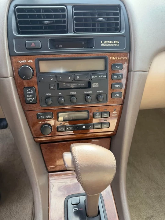2000 Lexus ES 3rd Gen - Image 8 of 10