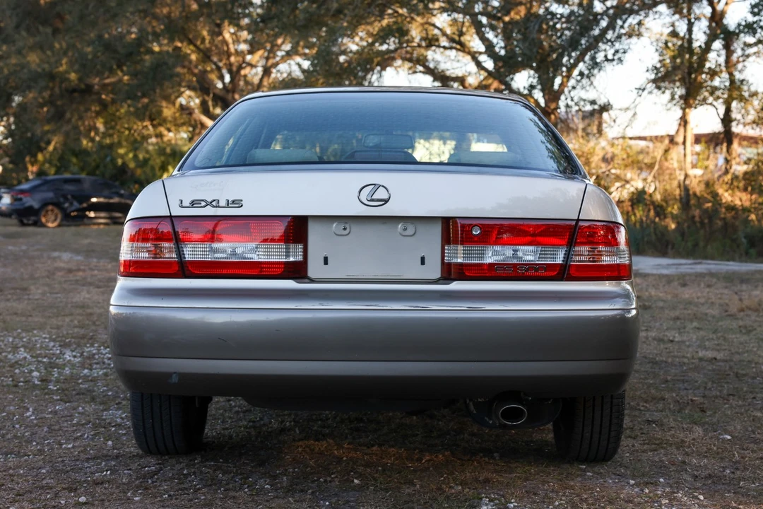 2000 Lexus ES 3rd Gen - Image 7 of 12