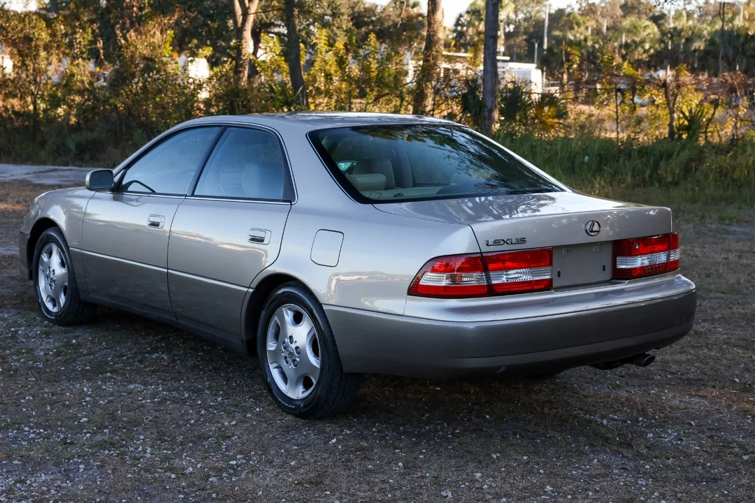 2000 Lexus ES 3rd Gen - Image 5 of 12