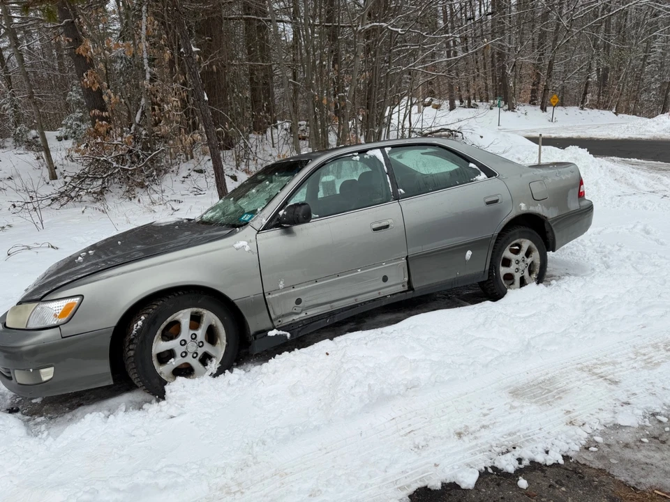 2000 Lexus ES 3rd Gen - Image 2 of 7