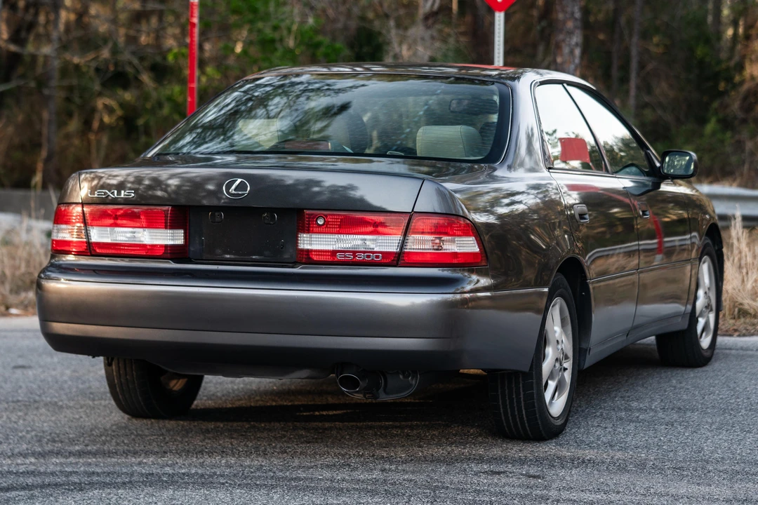 2000 Lexus ES 3rd Gen - Image 25 of 31