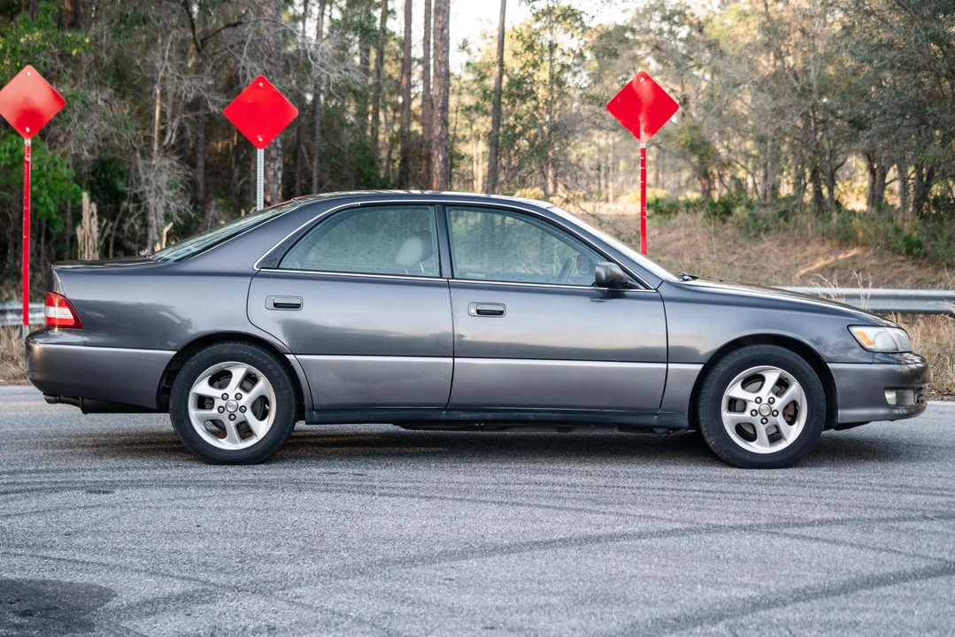 2000 Lexus ES 3rd Gen - Image 3 of 31
