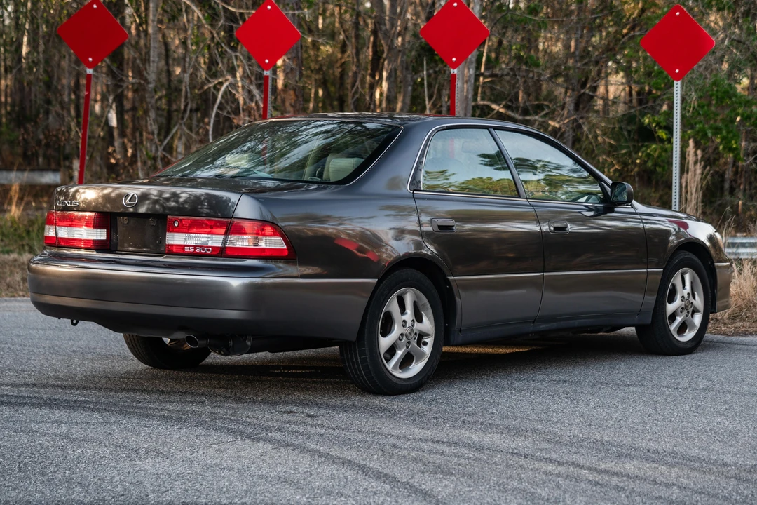 2000 Lexus ES 3rd Gen - Image 26 of 31