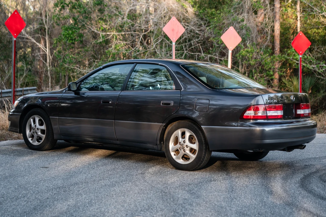 2000 Lexus ES 3rd Gen - Image 21 of 31