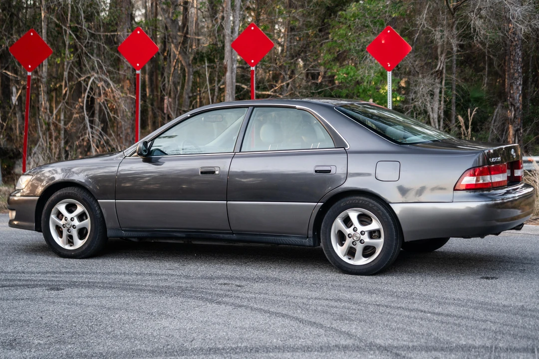2000 Lexus ES 3rd Gen - Image 9 of 31