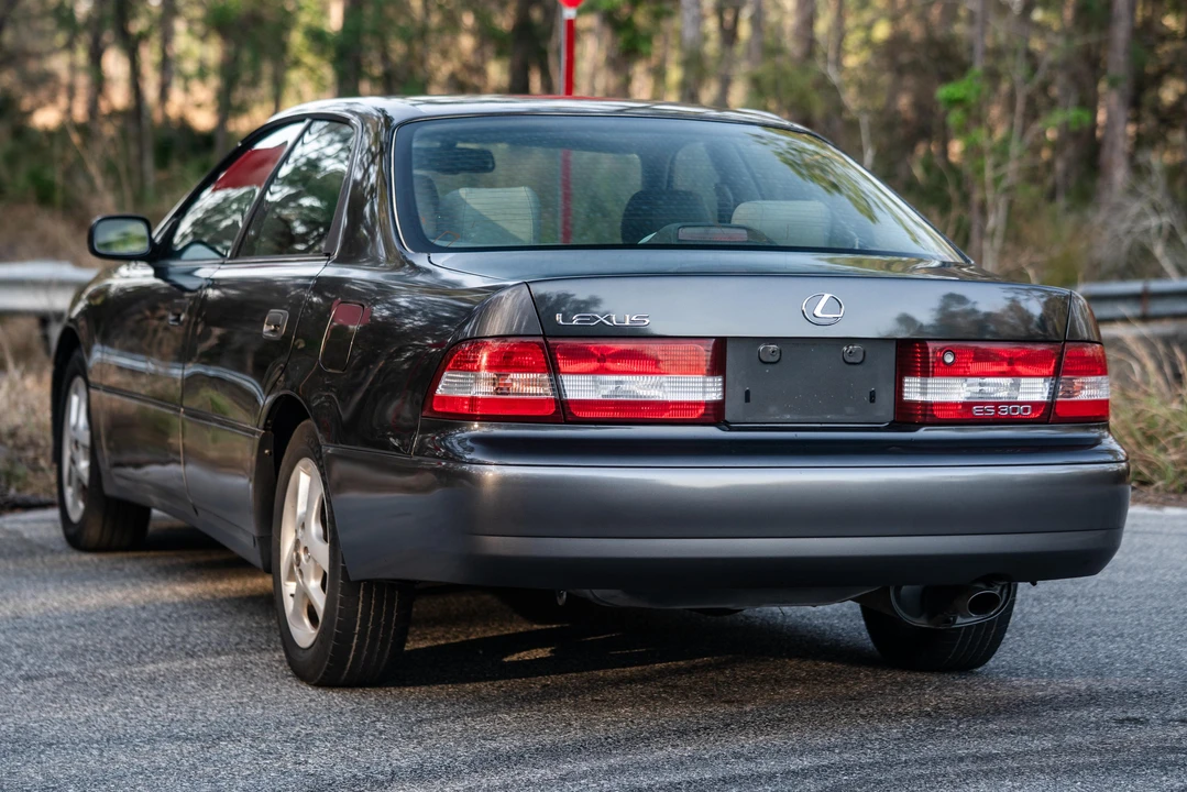 2000 Lexus ES 3rd Gen - Image 23 of 31
