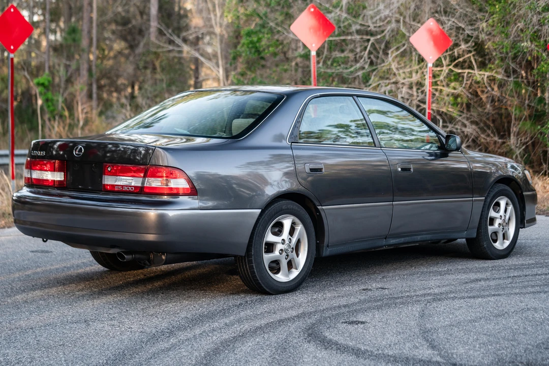 2000 Lexus ES 3rd Gen - Image 12 of 31