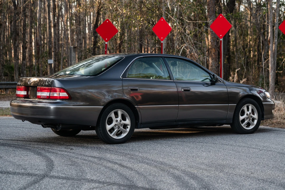 2000 Lexus ES 3rd Gen - Image 27 of 31