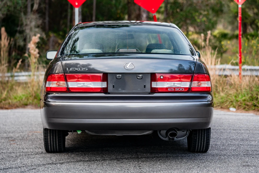 2000 Lexus ES 3rd Gen - Image 24 of 31