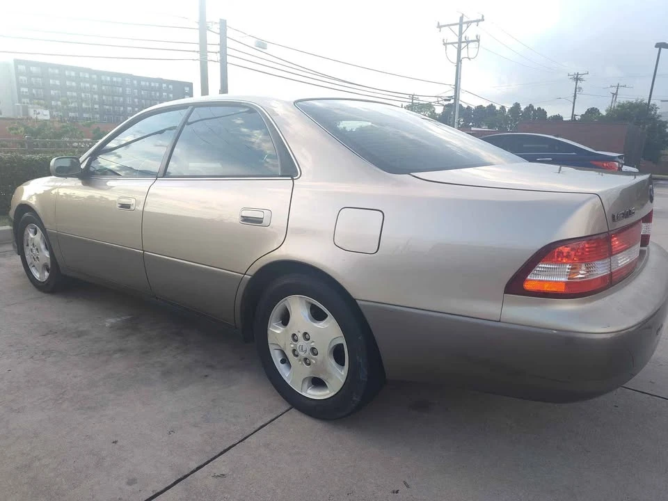 2000 Lexus ES 3rd Gen - Image 2 of 15
