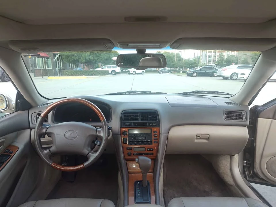 2000 Lexus ES 3rd Gen - Image 10 of 15