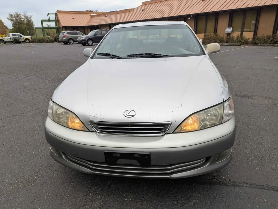 2000 Lexus ES 2nd Gen - Image 2 of 11