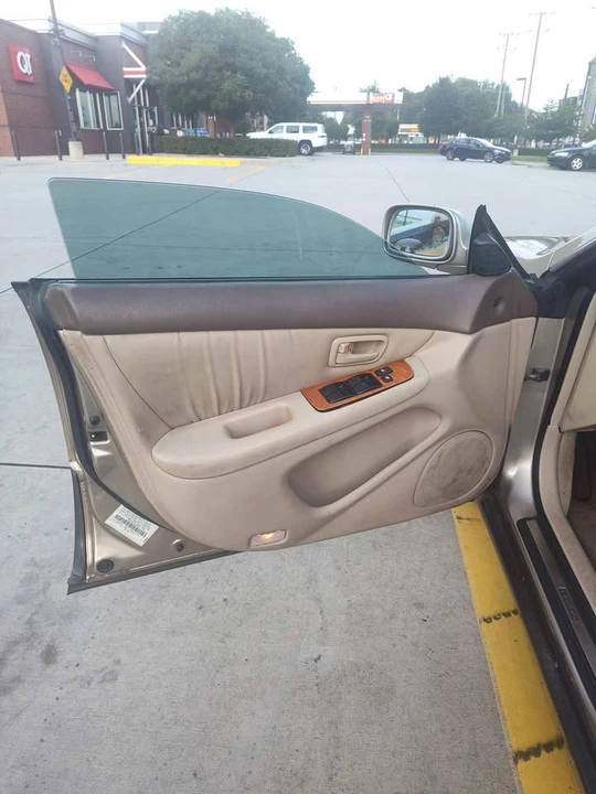 2000 Lexus ES 3rd Gen - Image 11 of 15