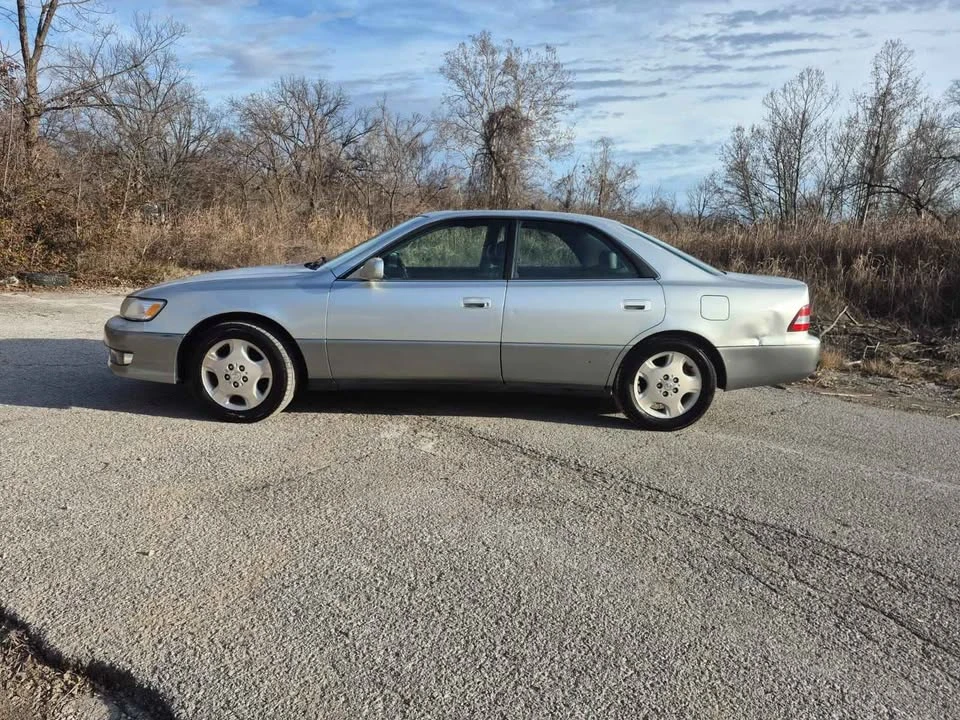 2000 Lexus ES 3rd Gen - Image 5 of 13