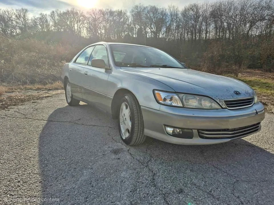 2000 Lexus ES 3rd Gen - Image 2 of 13