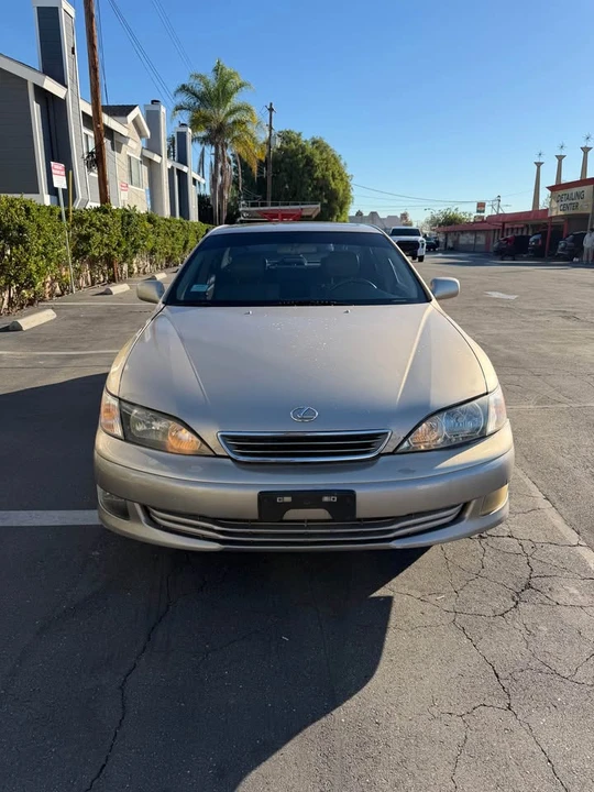 2000 Lexus ES 3rd Gen - Image 2 of 12