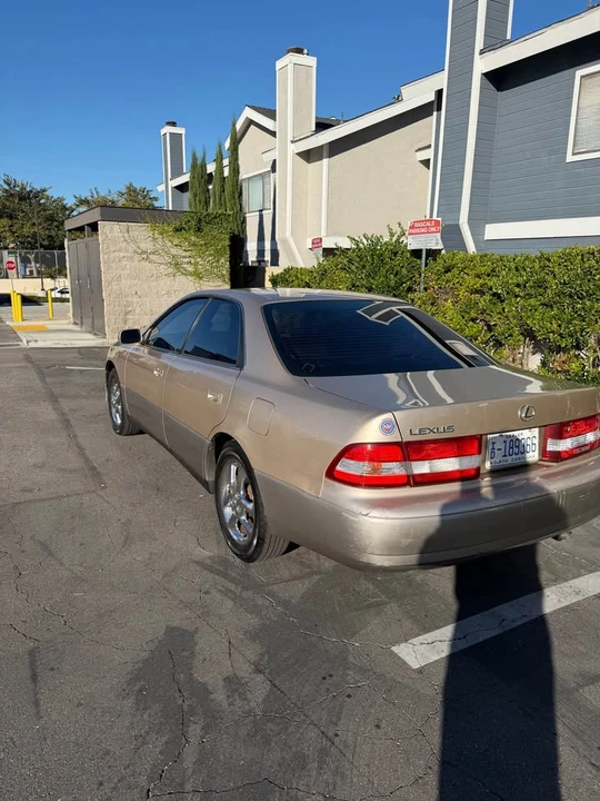 2000 Lexus ES 3rd Gen - Image 6 of 12