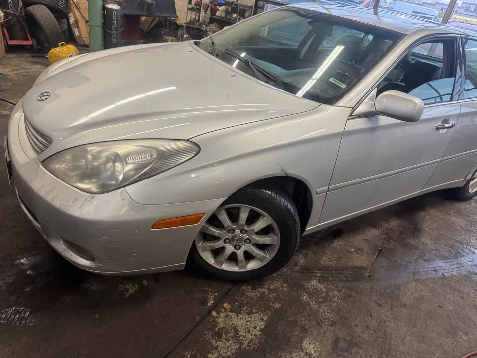 2000 Lexus ES 2nd Gen - Image 2 of 9