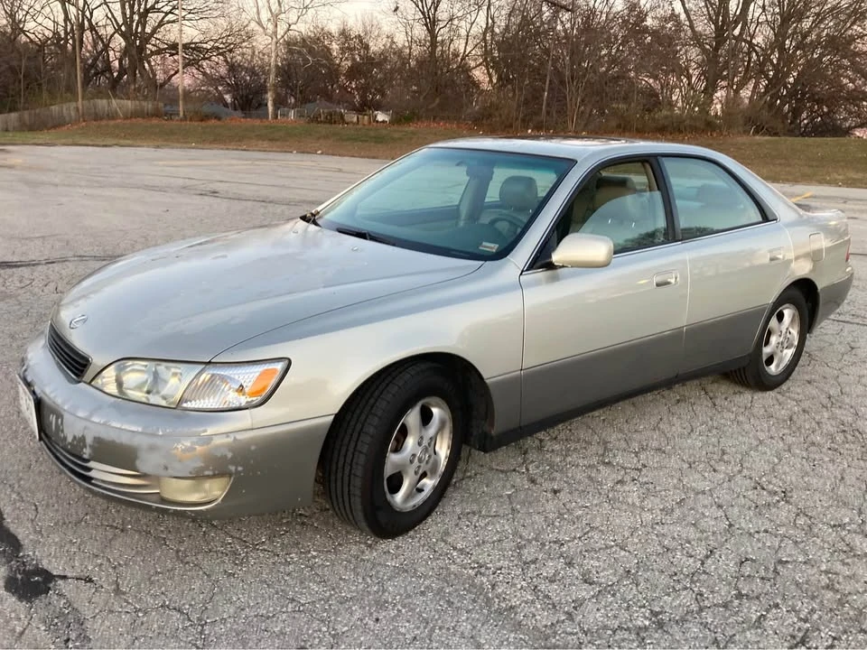 2000 Lexus ES 2nd Gen - Image 2 of 12