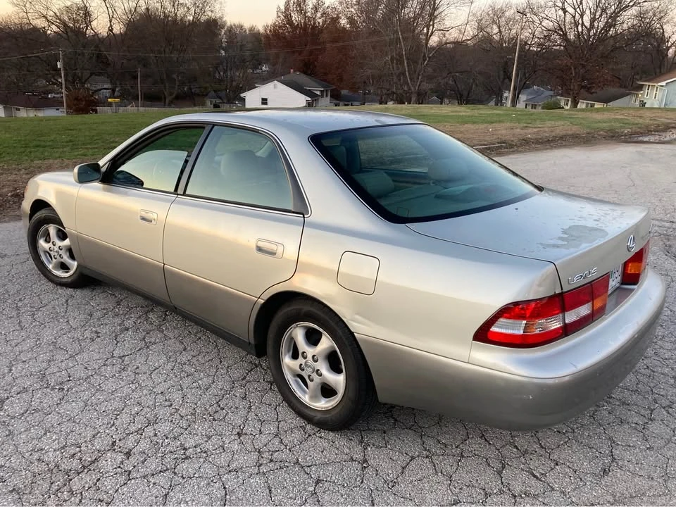 2000 Lexus ES 2nd Gen - Image 4 of 12