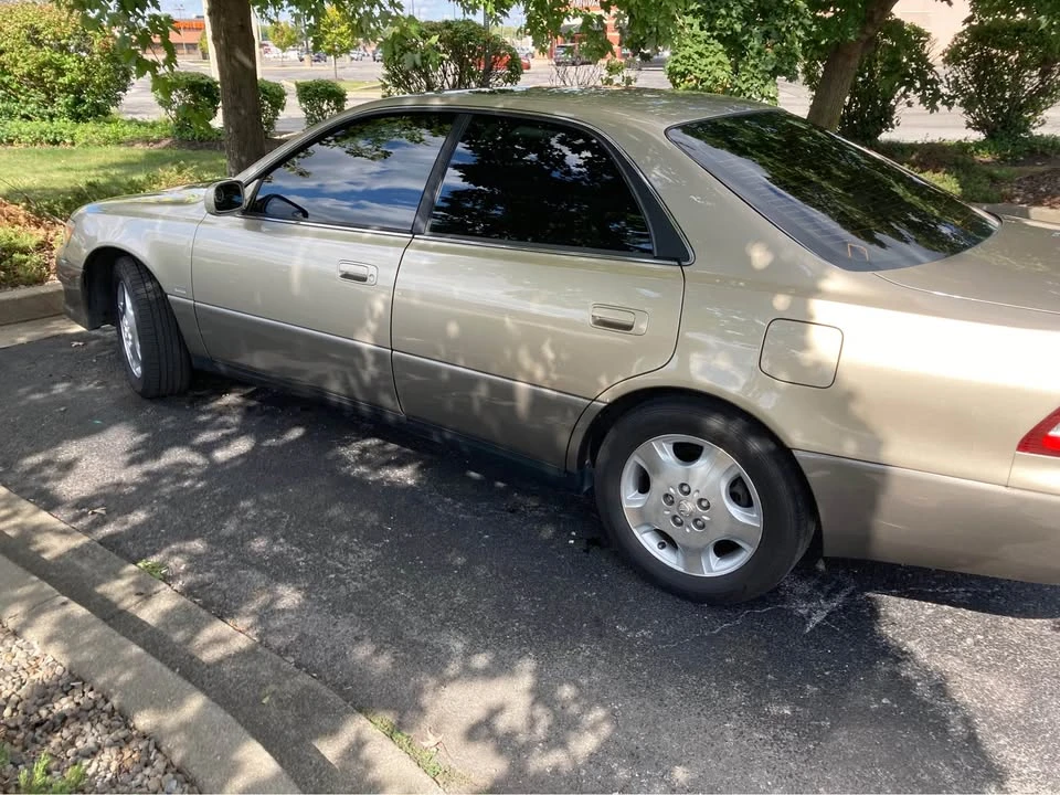 2000 Lexus ES 2nd Gen - Image 8 of 10