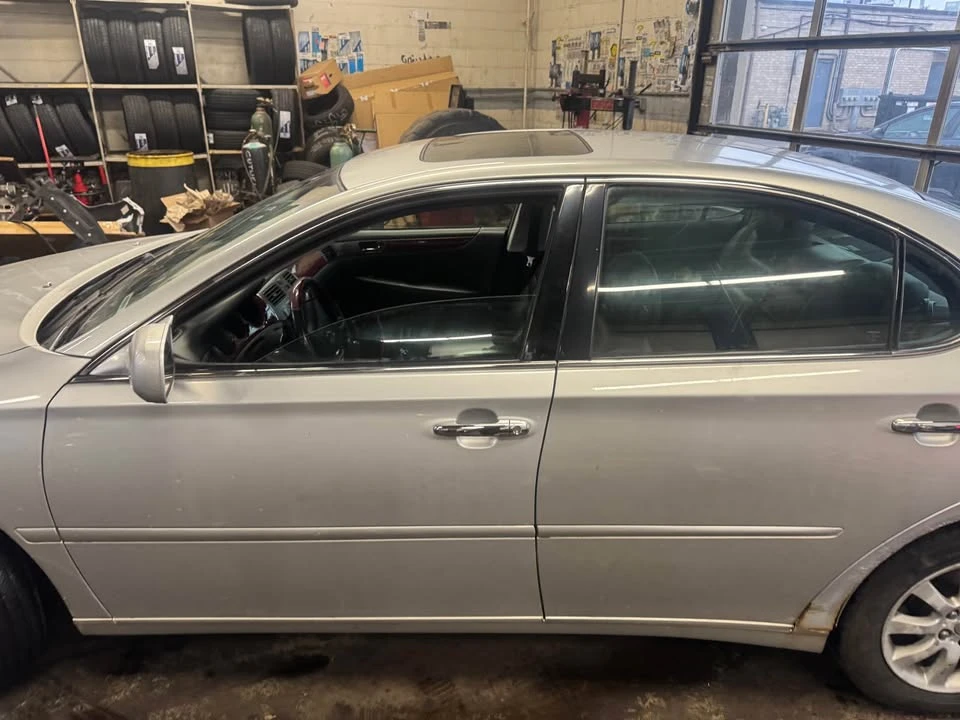 2000 Lexus ES 2nd Gen - Image 3 of 9