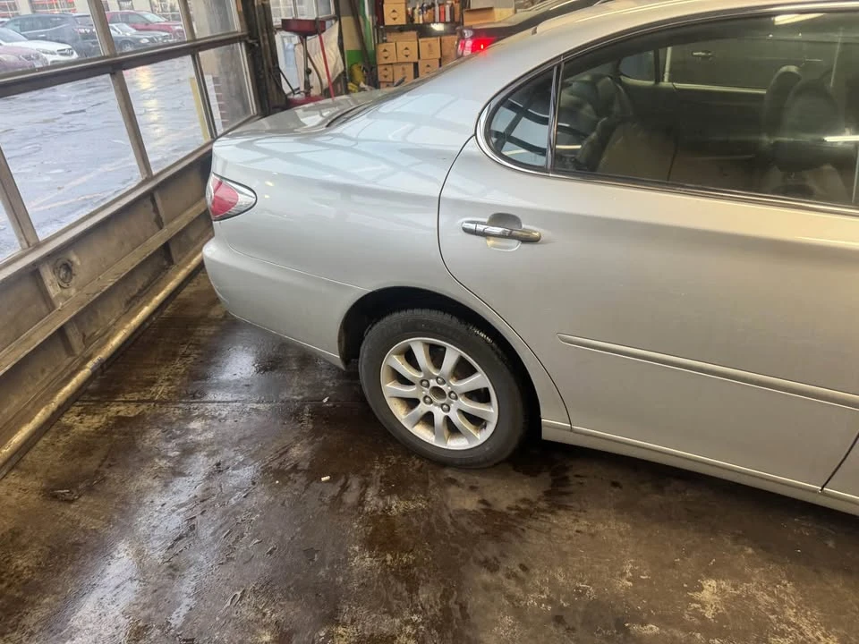 2000 Lexus ES 2nd Gen - Image 7 of 9