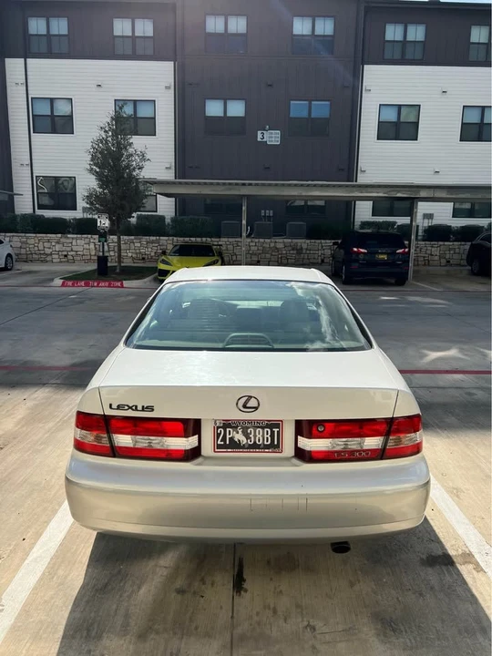 2000 Lexus ES 2nd Gen - Image 3 of 10