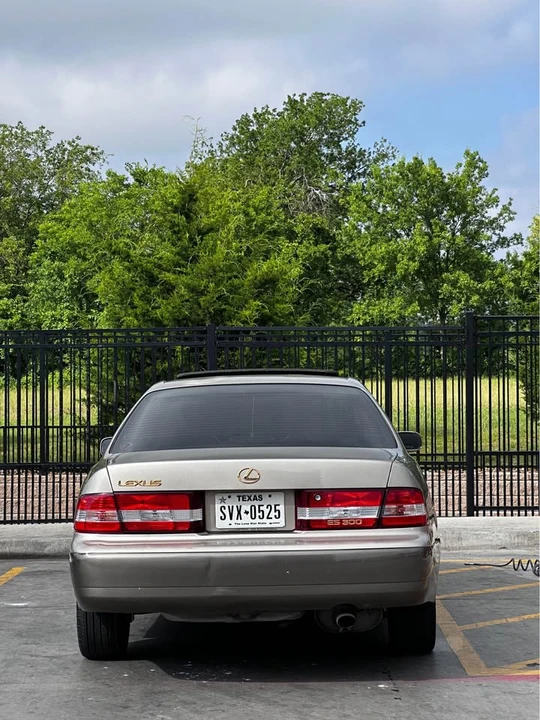 2000 Lexus ES 2nd Gen - Image 7 of 17