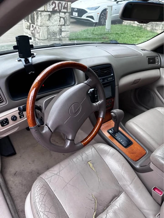 2000 Lexus ES 2nd Gen - Image 8 of 17