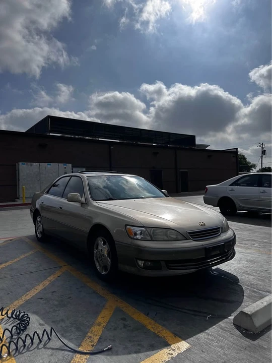 2000 Lexus ES 2nd Gen - Image 4 of 17